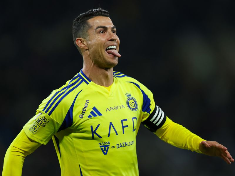 Cristiano Ronaldo - Vị vua của sân cỏ